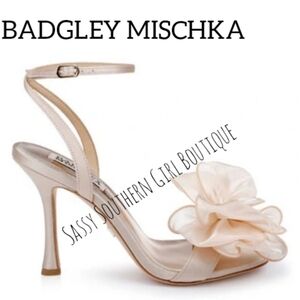 🆕⭐ BADGLEY MISCHKA blush champagne bow heels